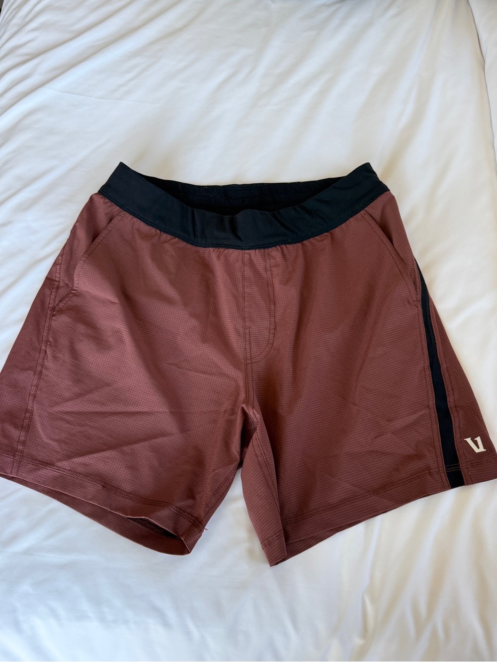 Vuori Men's Med Athletic Shorts in Rust with Black Waistband Tie / pockets